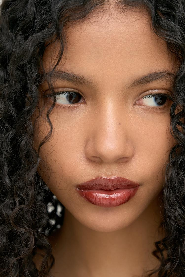 LIP GLOSS WITH SPF 50