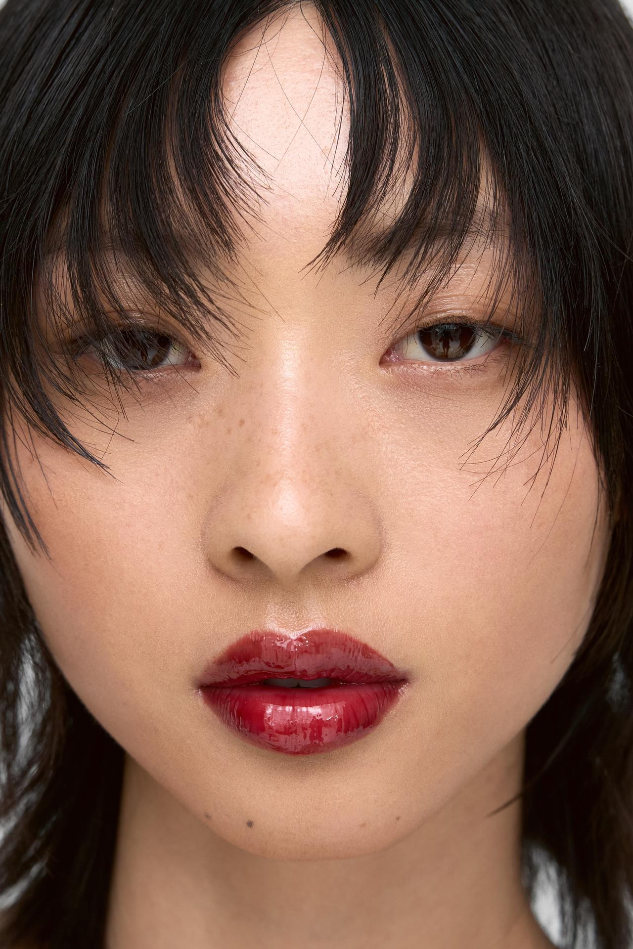LIP GLOSS WITH SPF 50